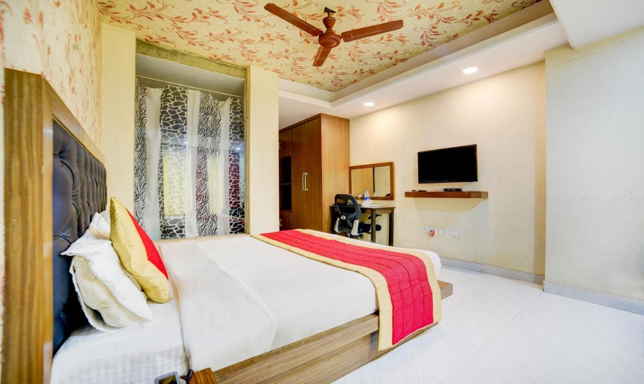 Hotel White Castle Noida Exterior photo
